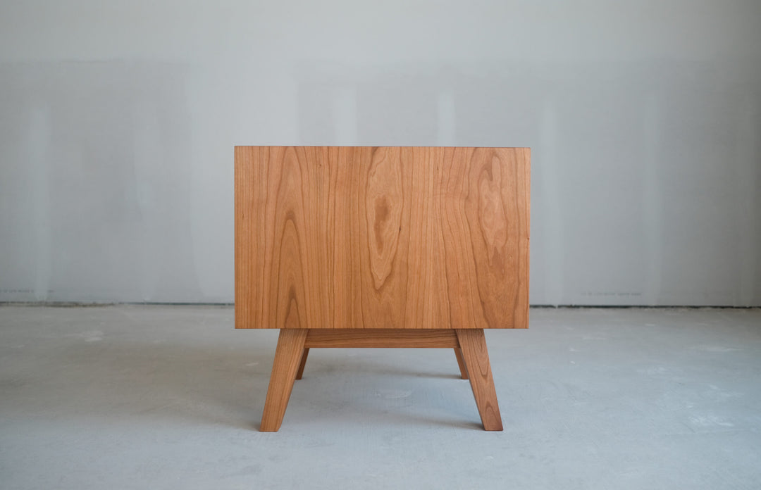 Flow End Table